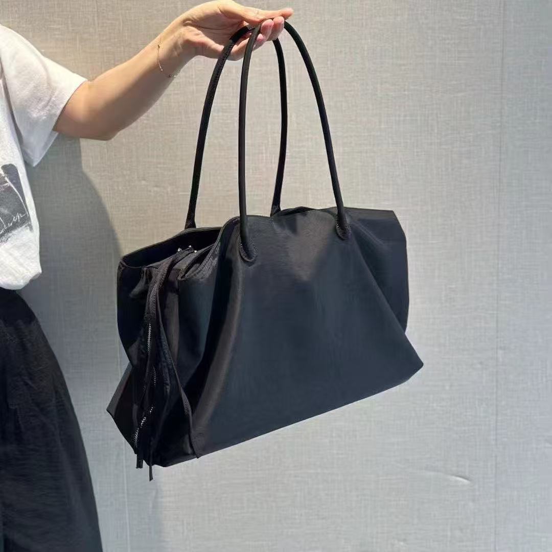 Black Normcore Large-Capacity Tote Bags